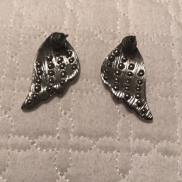 💚Silver ear rings. Wings. Not real. - Picture 2 of 2
